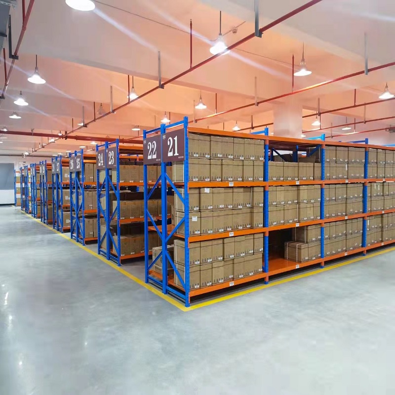 Como as empresas de manufatura usam prateleiras de armazenamento para melhorar a eficiência da logística de armazenamento